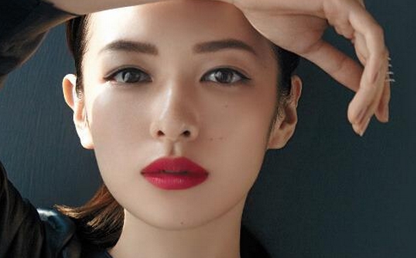 冬天涂什么颜色的口红好看？适合冬天的口红颜色推荐(1)