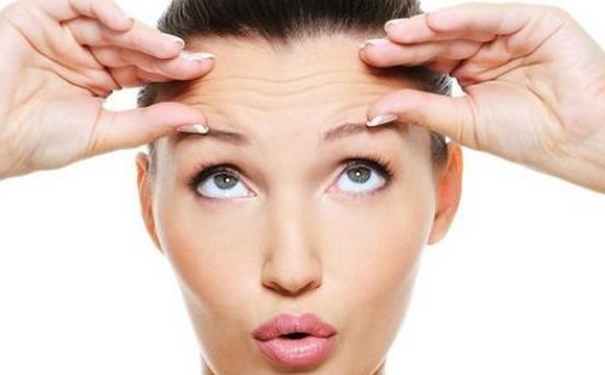 有抬头纹怎么样用手抚平？抬头纹怎么用手按摩？(1)