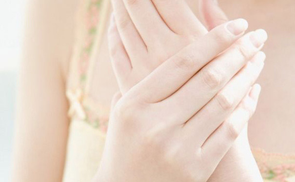 冬天手粗糙干裂怎么办？冬季手部护理怎么做？(1)