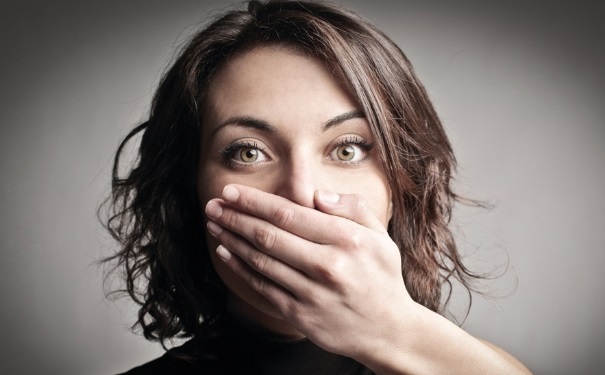 造成口腔溃疡的原因有哪些？得了口腔溃疡该怎么办？(1)