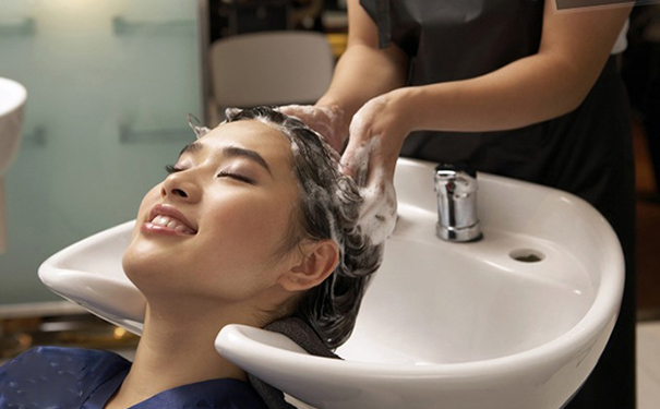 产后不能洗澡洗头吗？产妇产后多久可以洗澡？[图]