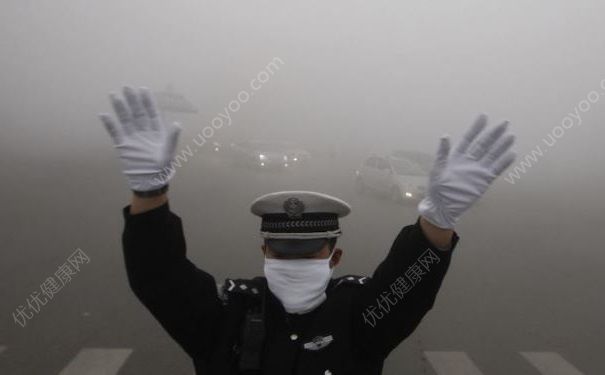 雾霾中小学生上学迷路，雾霾很大怎么办？[多图]