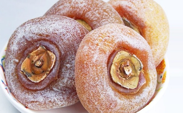 柿饼和哪些食物属性相克？吃柿饼对人体有什么功效？[图]