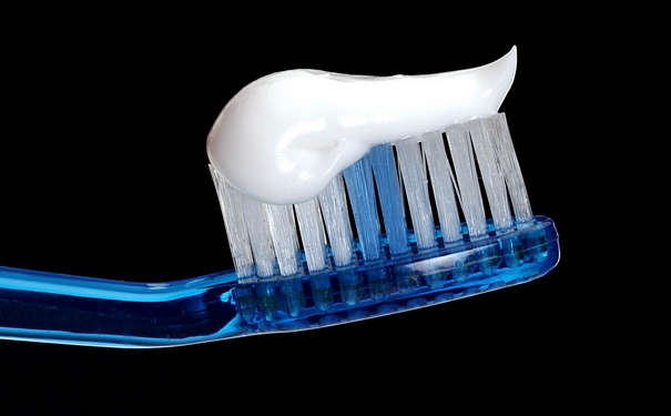 用牙膏卸妆可以吗？用牙膏卸妆会损伤肌肤吗？[图]