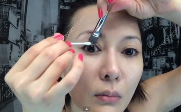 眼妆怎么卸干净？正确的卸眼妆步骤(1)