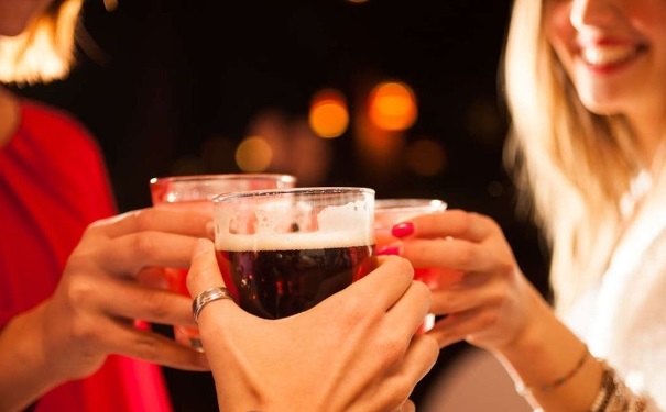 喝酒过敏的原因有哪些？怎样避免喝酒过敏？(1)