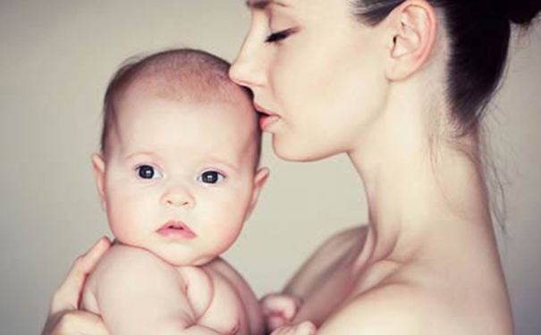 宝宝湿疹涂母乳有用吗？宝宝湿疹该如何护理？(1)