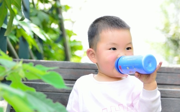 宝宝呛水了怎么办？如何预防宝宝呛水？(1)