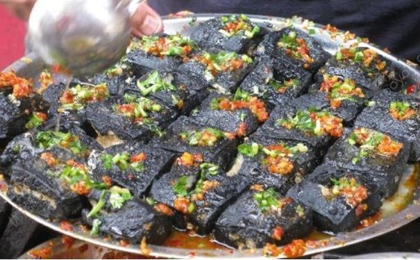 一哥们打包了臭豆腐回家，吃臭豆腐好吗？(2)