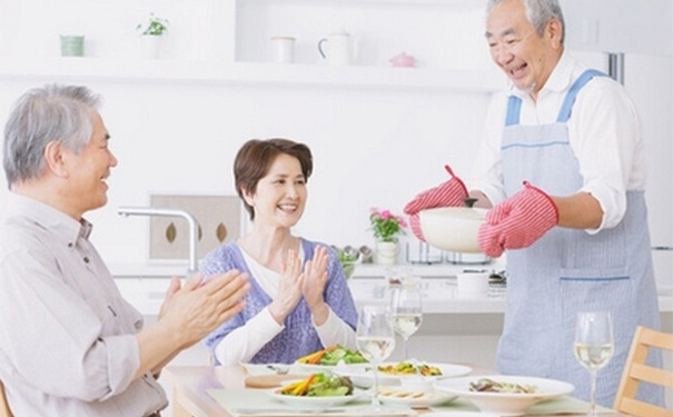 老年肺炎该怎么治？老年肺炎都有哪些临床症状？(1)
