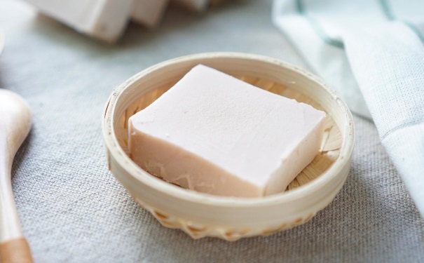 每天用洁面皂洗脸有什么功效？洁面皂洗脸要注意什么？(1)