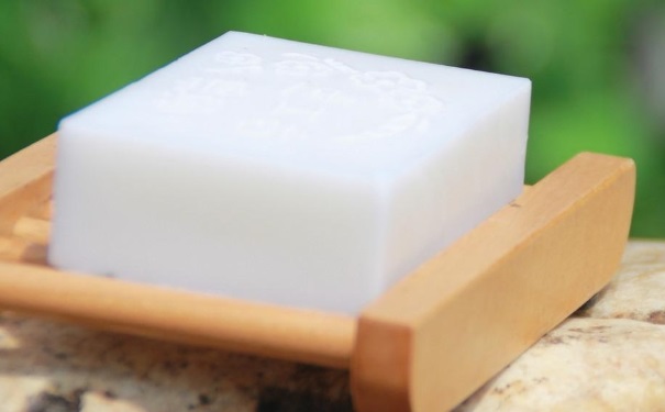 洁面皂和洗面奶哪个效果更好？洁面皂和洗面奶有什么区别？(1)