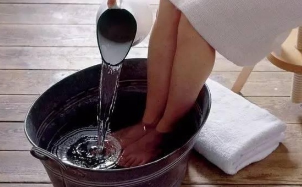 白酒泡脚有什么好处？白酒泡脚的功效与作用？[图]