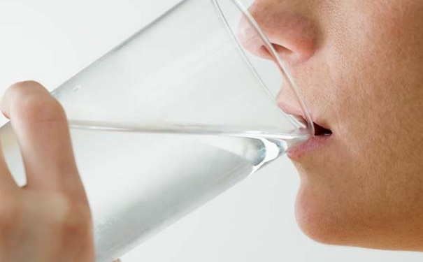 高血压早上能喝盐水吗？高血压能喝淡盐水吗？[图]