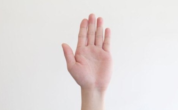 孩子手脱皮是怎么回事？孩子手脱皮是什么原因？(1)