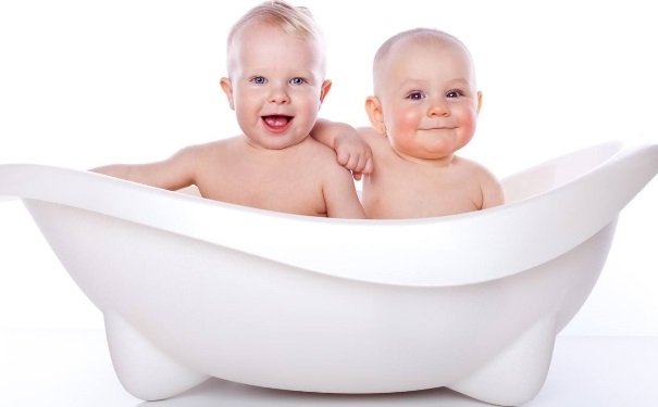 洗澡时耳朵进水怎么弄干？宝宝耳朵进水怎么弄干？[图]