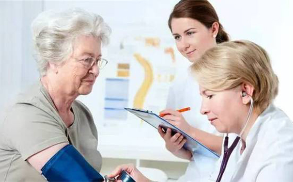 老年人怎么预防骨质疏松？得了骨质疏松应该吃哪些食物？(1)