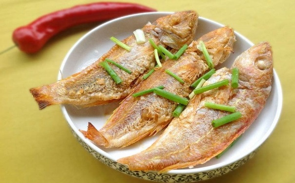 煎鱼容易粘锅怎么办？煎鱼不粘锅小技巧(1)