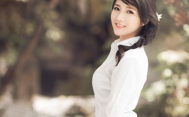 女生胸部为什么会一大一小？女生胸部一大一小怎么办？(1)