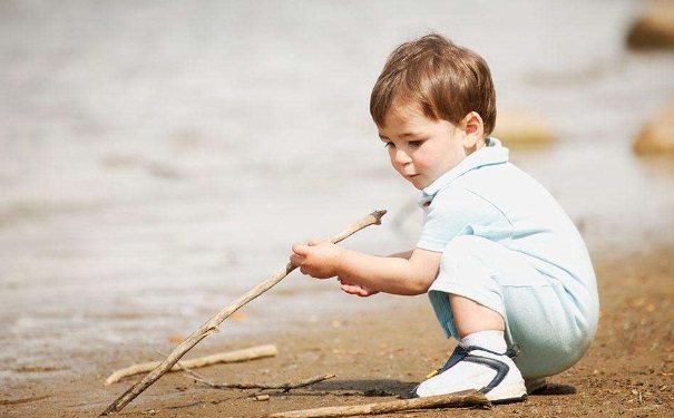 孩子多大可以学书法？孩子学才艺的最佳年龄(1)
