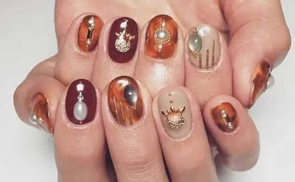 手绘图腾美甲怎么做？手绘图腾美甲的做法是什么？(1)