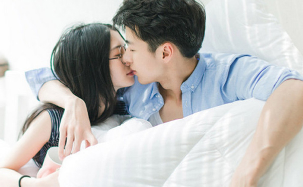 女生喜欢一个人会有哪些表现？女生怎么追求男生？(1)