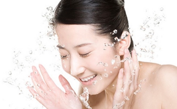 盐水洗脸多久洗一次？盐水洗脸一周几次？(1)