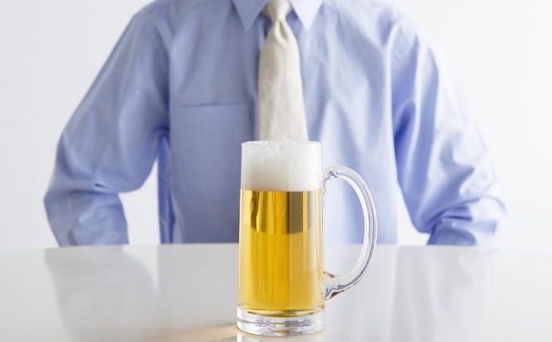 中午喝啤酒晚上可以开车吗？饮酒后过多久可以开车？(1)