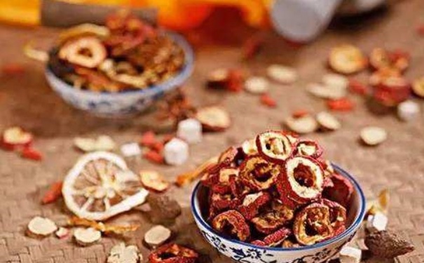 嘴里苦吃什么食物可以缓解？嘴里苦食疗吃什么可以治疗？(1)