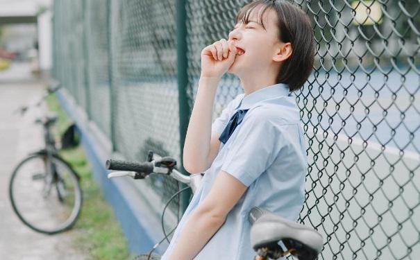 背总是驼着怎么办？怎样可以治疗驼背？(1)