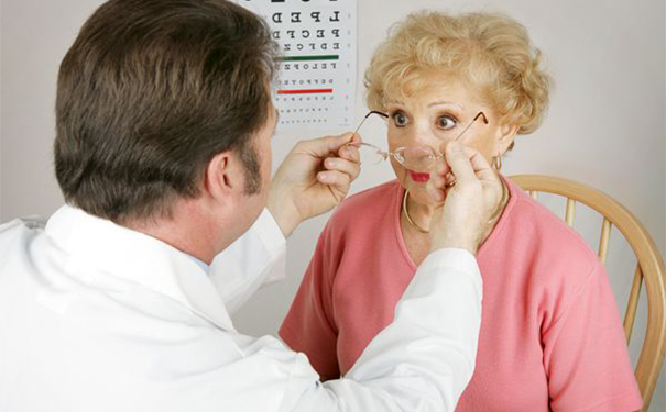 老年人为什么会得老花眼？吃什么食物可以原远离老花眼？(1)