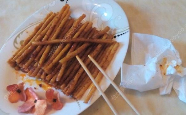 连吃十包辣条，辣条吃多了会怎么样？(3)