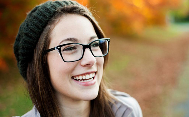 色盲应该怎么治疗？色盲看东西是黑白的吗？(1)