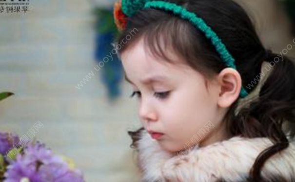 孩子喜欢夹腿怎么回事？孩子喜欢夹腿怎么办？(1)