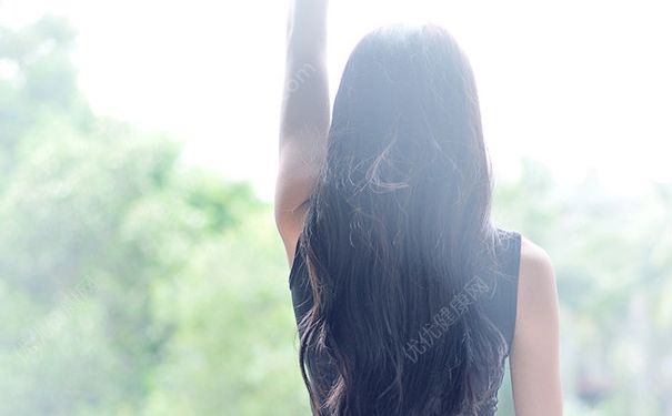 17岁女孩下面是黑的什么原因？17岁女生下面什么颜色才对？(1)