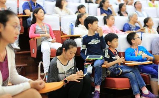 孩子对性很好奇正常吗？孩子对性很好奇怎么引导？(1)