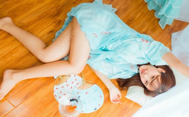 13岁女孩下面是黑的怎么回事？13岁女孩为什么下面会变黑？(1)