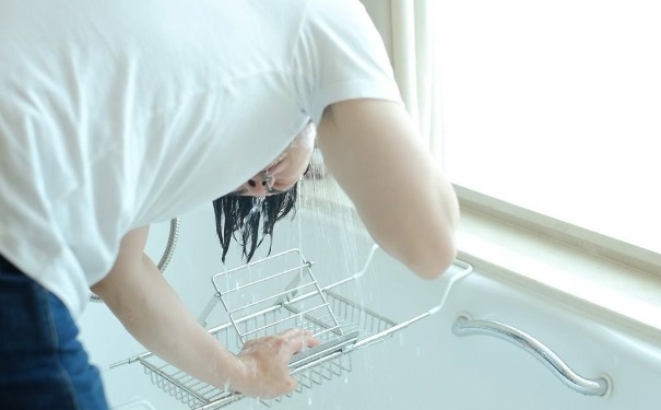 男人头发掉的很快怎么办？怎么才能防止掉头发？(1)