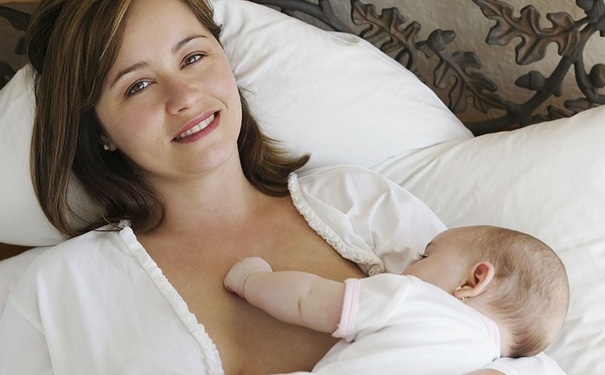 哺乳期月经不规律正常吗？哺乳期月经来了又停是怎么回事？(1)