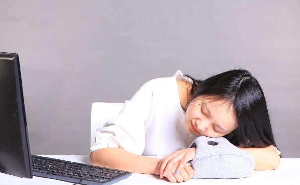 上班族午后犯困怎么办？驱走睡意食物有哪些？(1)