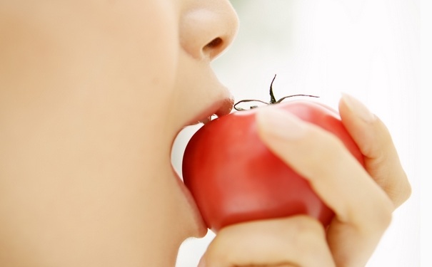 月经少推迟是什么原因？月经少推迟吃什么调理？(1)