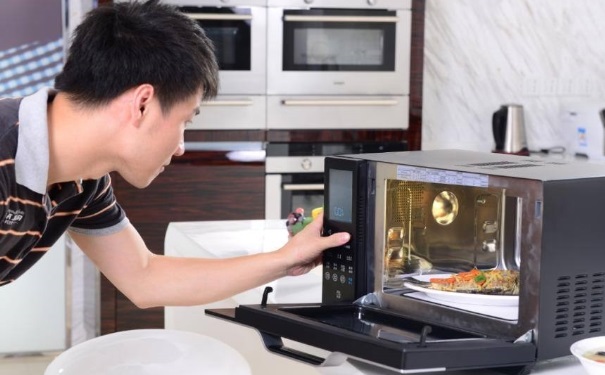 微波炉加热饭菜要注意什么？哪些食物不适合用微波炉加热？(1)
