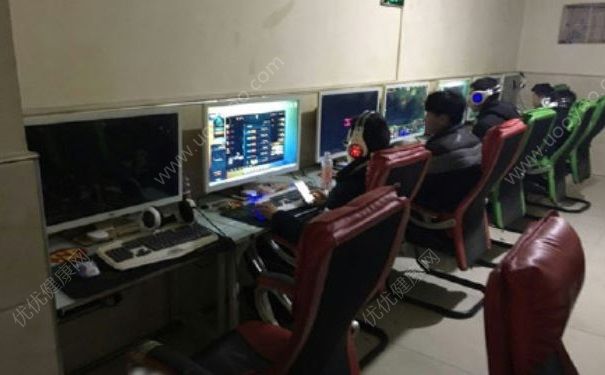 男子上网9小时倒地吐血？上网不能超过多长时间？(4)