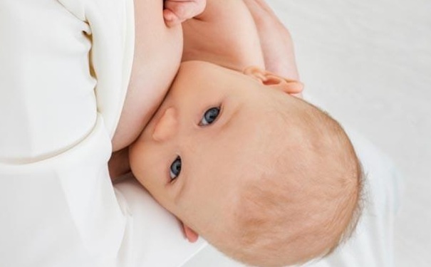 哺乳期奶水够宝宝吃吗？影响奶水分泌的因素有哪些？(1)