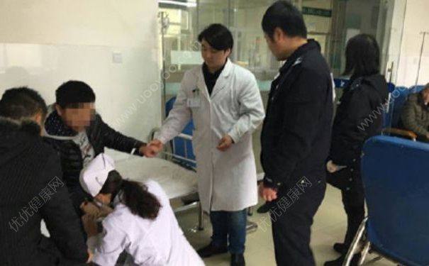 男子上网9小时倒地吐血？上网不能超过多长时间？(3)