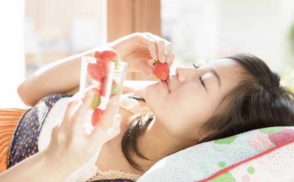 吃草莓会胖吗？减肥可以吃草莓吗？(1)