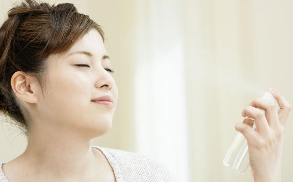 身上香水味太浓怎么办？怎么去除身上的香水味？(1)