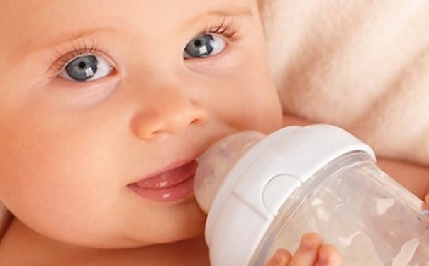 哺乳期奶水突然变少了是怎么回事？哺乳期如何让奶水变多？(1)