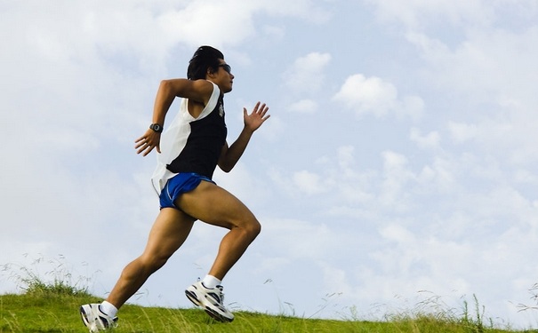 膝盖疼有积液怎么办？膝盖积液是什么原因造成的？[图]