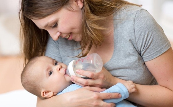 哺乳期感冒对宝宝的影响有哪些？哺乳期感冒还可以喂奶吗？(1)